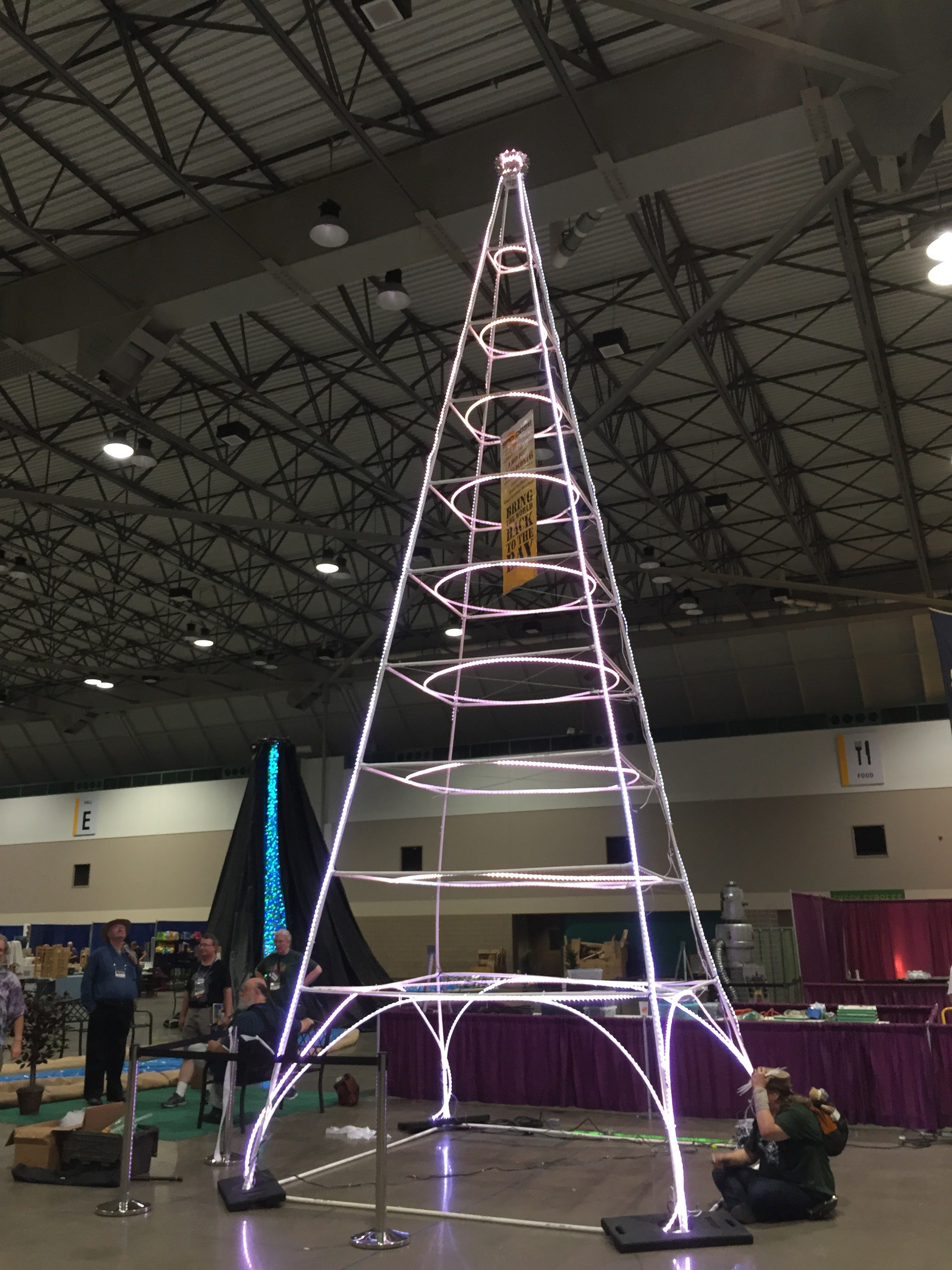 The tower at MidAmeriCon 2, white illumination
